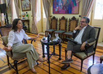 Raquel Lyra no "Ping Pong" com o jornalista Ricardo Antunes