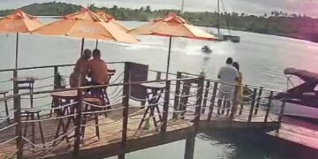 Jetski colide com veleiro parado