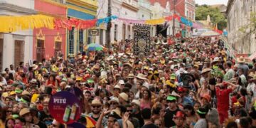 Prévias de Carnaval agitam Recife e Olinda