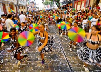 Prévia de Carnaval agita o Bairro do Recife