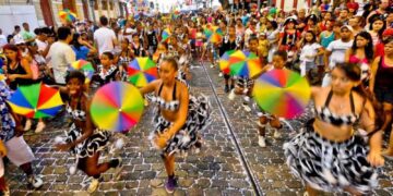 Prévia de Carnaval agita o Bairro do Recife