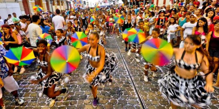 Prévia de Carnaval agita o Bairro do Recife