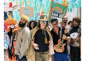 Os cantores Russo e Alceu na campanha da Neoenergia