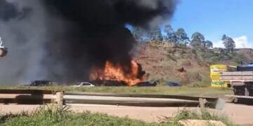 O acidente foi registrado na altura do km 520, no sentido SP