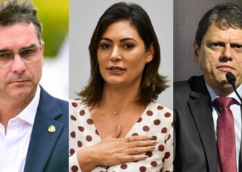 Flávio Bolsonaro (PL-RJ), Michelle Bolsonaro (PL) e Tarcísio de Freitas (Republicanos) (esq. p/ dir.)