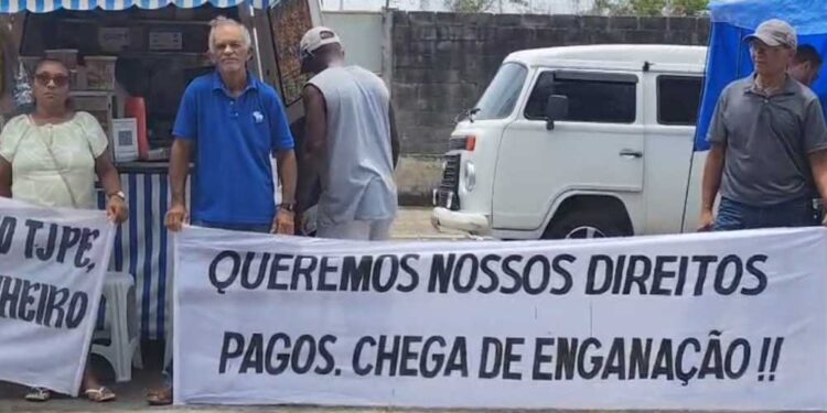 Protesto de trabalhadores demitidos da Usina Catende reivindica indenizações