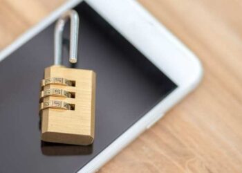 Tecnologia que acesa celulares mesmos desligados gera preocupação em Brasília