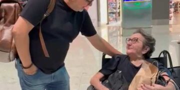 Tânia Maria no aeroporto após vitória no Globo de Ouro