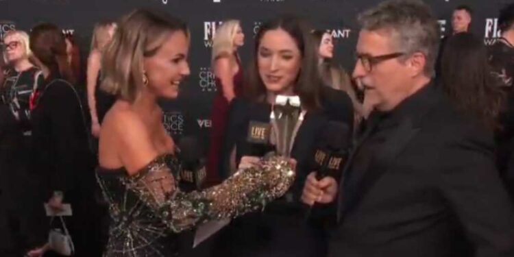 Kleber Mendonça Filho recebeu prêmio de Melhor Filme Estrangeiro por "O Agente Secreto"