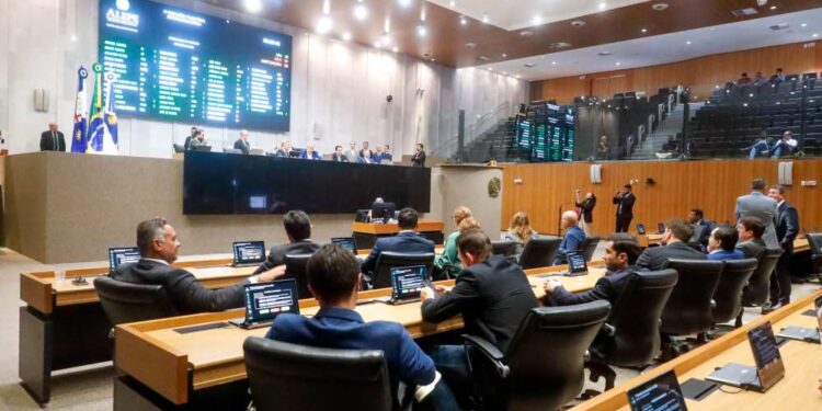 Alepe mantém análise de vetos da governadora Raquel Lyra à LOA