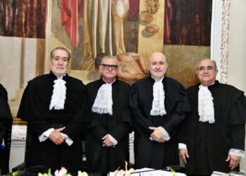 Francisco Bandeira de Mello (3º da esquerda para a direita) prometeu intensificar o uso de TI no TJPE