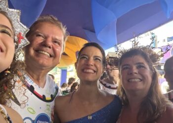 Fotos registraram o presidente do TJPE, Ricardo Paes Barreto, ao lado da esposa, Sandra Paes Barreto