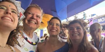 Fotos registraram o presidente do TJPE, Ricardo Paes Barreto, ao lado da esposa, Sandra Paes Barreto