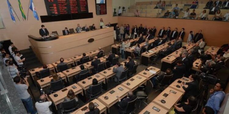 Câmara do Recife rejeita pedido de impeachment contra Campos