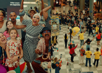 Flashmob de frevo leva Carnaval de Pernambuco a terminal paulista