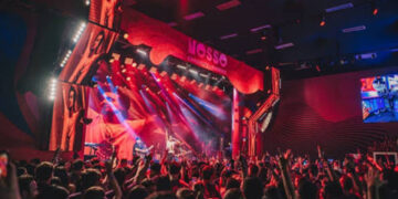 O palco principal, considerado o maior da Sapucaí, recebeu mais de 66 horas de música