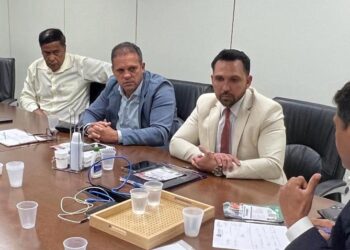 O presidente da ACS, Luiz Torres, apresenta demandas da tropa em reunião