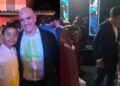 Coroinha rouba a C
cena no casamento de João Campos e Tabata Amaral