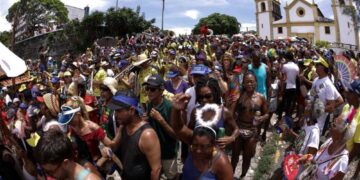 Bacalhau do Batata desfila em Olinda