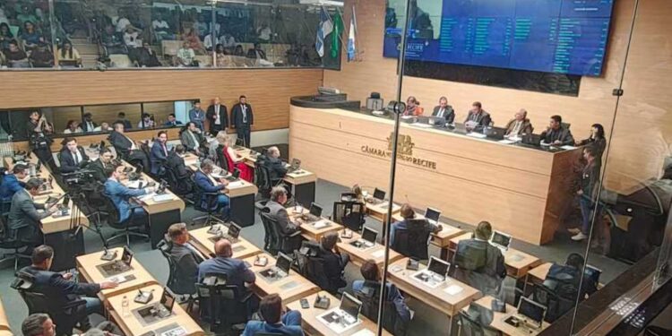 Câmara do Recife rejeita pedido de impeachment contra Campos