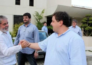 ula comenta menções a Lulinha no escândalo do INSS e aponta gestões anteriores