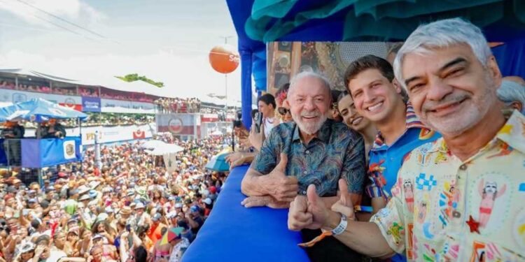 Lula mantém neutralidade entre adversários