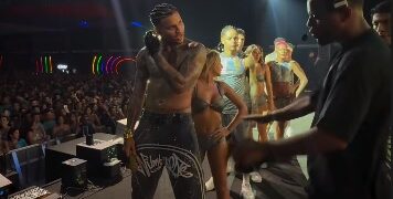 Neiff durante apresentação no Carvalheira