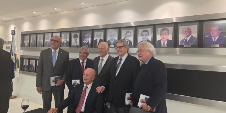 O lançamento reuniu convidados, autoridades e admiradores da trajetória de José Jorge