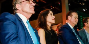 A foto do encontro mostra Kassab, Raquel e Dueire sentados lado a lado durante evento do Esfera Brasil