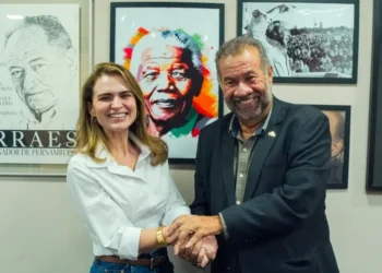 A ex-deputada, Marília Arraes e o presidente nacional do PDT, Carlos Lupi
