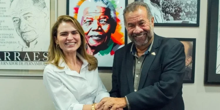 A ex-deputada, Marília Arraes e o presidente nacional do PDT, Carlos Lupi