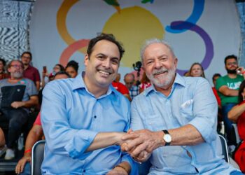 O Ex-governador de Pernambuco, Paulo Câmara, e Lula (PT).