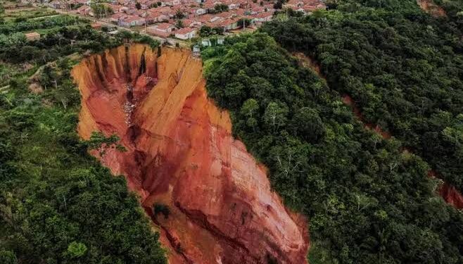 Responsabilidade sobre sequência de denúncias do Caso Master recai sobre o Planalto