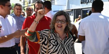 A senadora Teresa Leitão (PT) e o secretário de Habitação, Felipe Cury. Foto: João Carlos Mazella