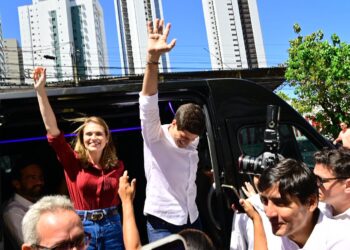 Marília Arraes e João Campos durante lançamento da chapa