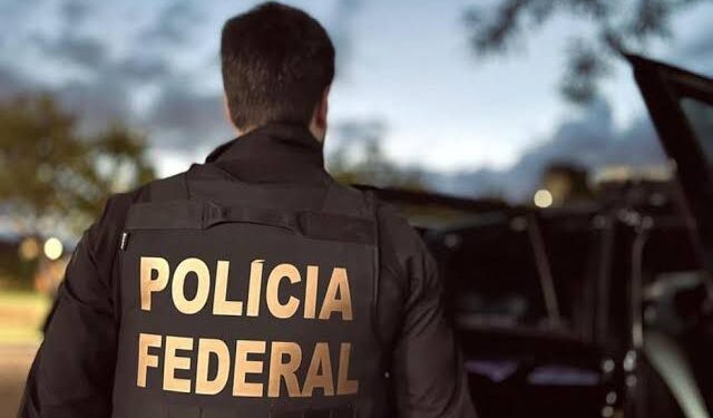 Todos foram conduzidos à sede da Polícia Federal e autuados em flagrante
