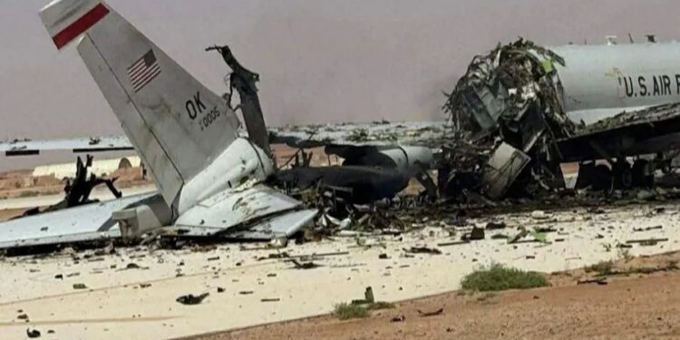 Aeronave E-3 Sentry dos EUA é vista danificada após ataque atribuído ao Irã