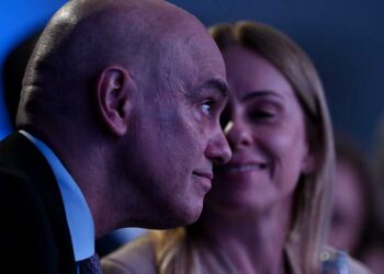 Escritório de esposa de Alexandre de Moraes confirma contratação por banqueiro preso