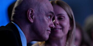 Escritório de esposa de Alexandre de Moraes confirma contratação por banqueiro preso