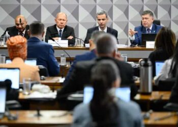 Relatório final e indiciamento de Lulinha e mais 215 são rejeitados pela CPMI