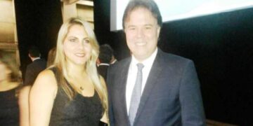 A advogada Larissa Saraiva Alencar recebeu homenagem da OAB-PE