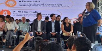 Miguel Coelho via a evento ao lado de Raquel Lyra