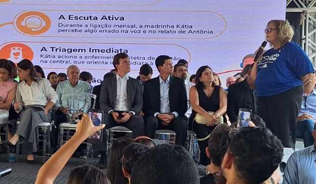 Miguel Coelho via a evento ao lado de Raquel Lyra