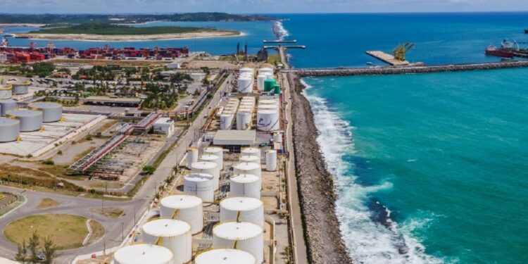 O Porto de Suape fica entre os municípios de Ipojuca e Cabo de Santo Agostinho.