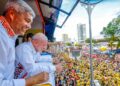 O governador da Bahia, Jerônimo Rodrigues, e o presidente Lula durante o Carnaval de Salvador