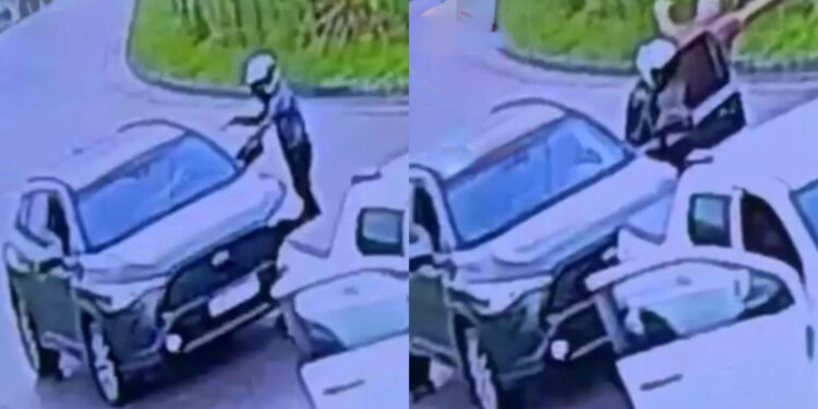 O vídeo mostra o momento em que os assaltantes abordam o motorista e levam o veículo