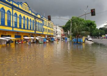 Ver-o-Peso, cartão-postal da cidade, alagam anualmente na época das "águas de março"