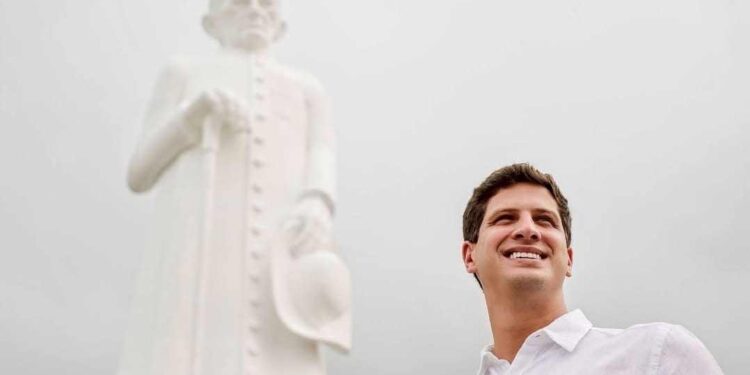 João Campos (PSB) vai à Juazeiro do Norte