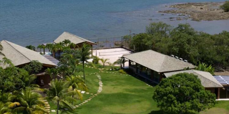 A "Ilha da Paixão" está localizado no litoral norte de Salvador