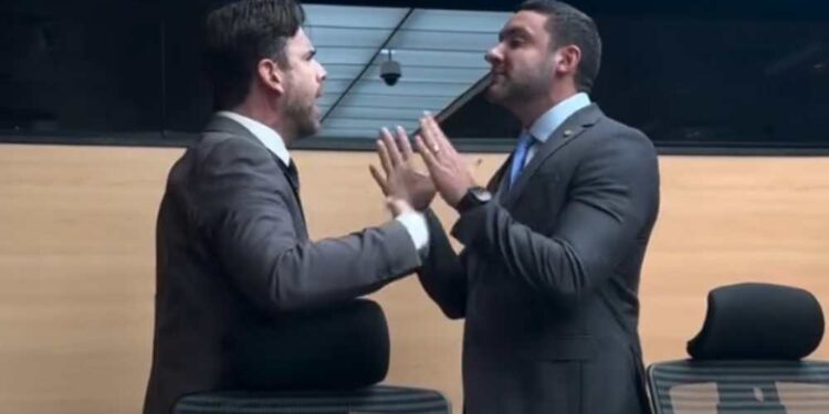 Bate-boca entre Eduardo Moura (Novo) e Romero Albuquerque (PSB) suspense sessão na Câmara do Recife